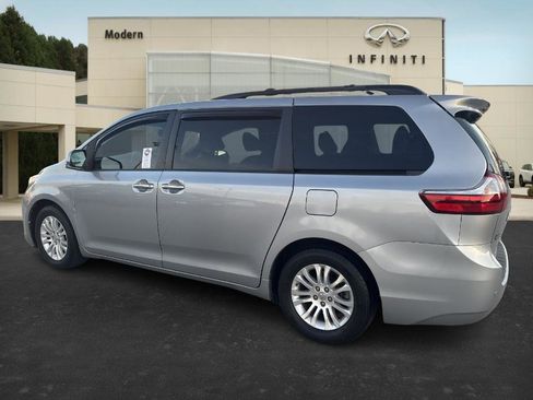 Used 2016 Toyota Sienna XLE image 3