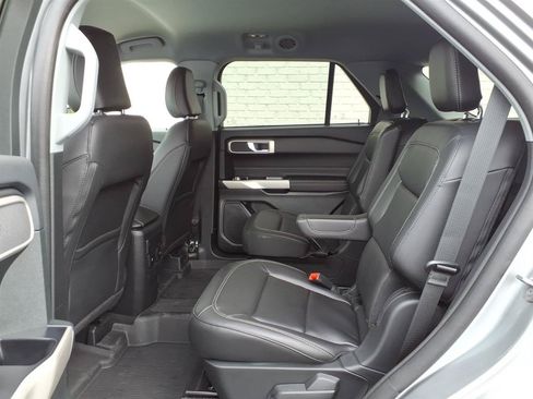 Used 2024 Ford Explorer XLT w/ Equipment Group 202A AWD/4WD image 13