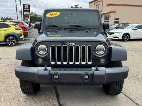 Used 2016 Jeep Wrangler Unlimited Sahara w/ Max Tow Package AWD/4WD image 2
