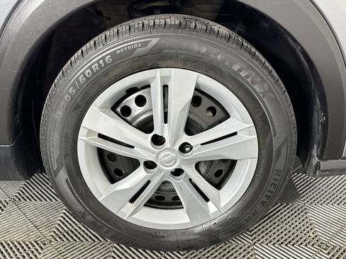 Used 2021 Nissan Kicks S image 31