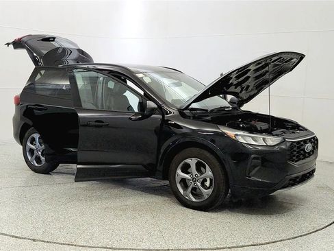 Used 2023 Ford Escape ST-Line w/ Tech Pack #1 AWD/4WD image 9