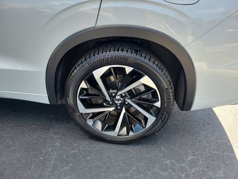 Used 2023 Mitsubishi Outlander 4WD Plug-In Hybrid image 7