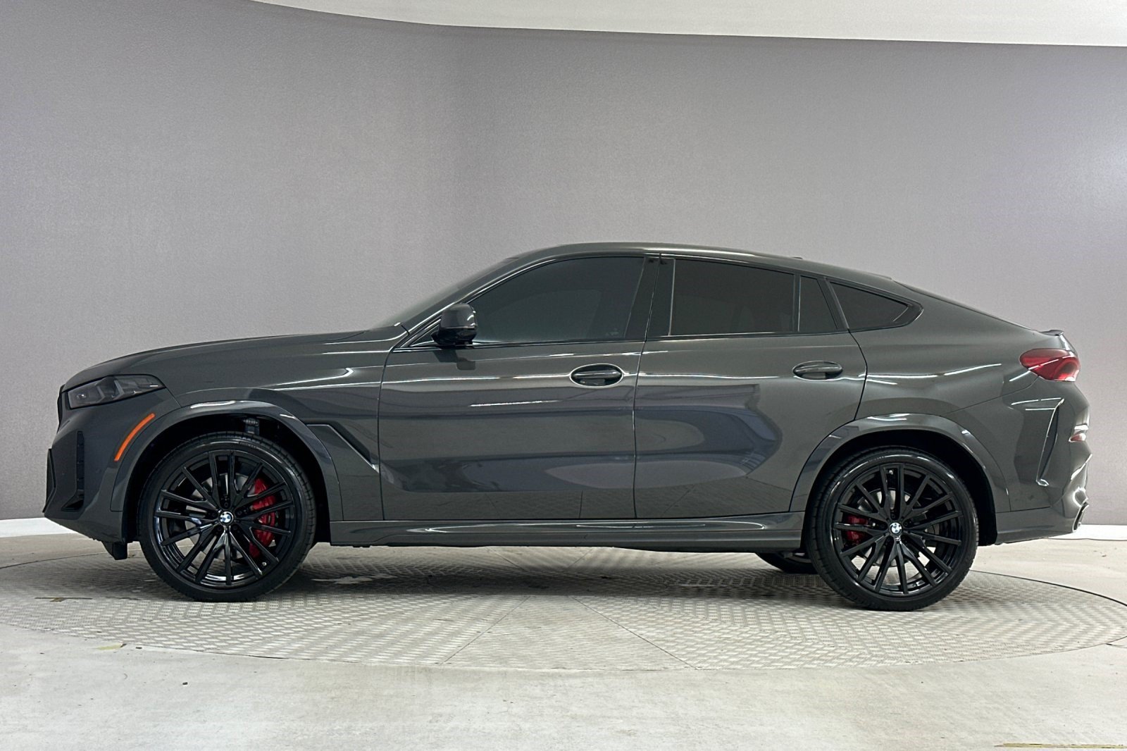 Used 2027 BMW X6 xDrive40i w/ Executive Package AWD/4WD image 2