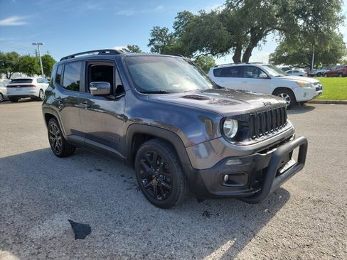 Used 2018 Jeep Renegade Altitude w/ UConnect 8.4 Nav Group FWD image 3