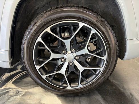 Used 2024 Jeep Grand Cherokee Summit image 22