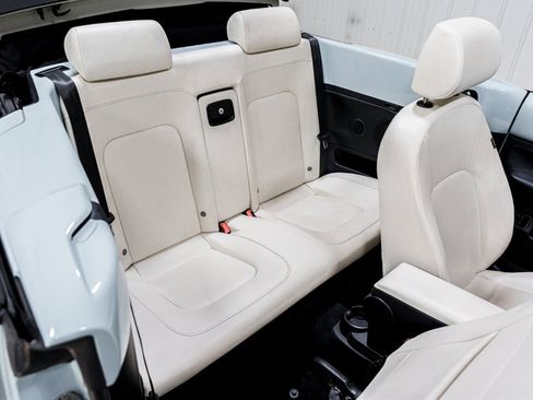 Used 2010 Volkswagen Beetle Convertible image 14