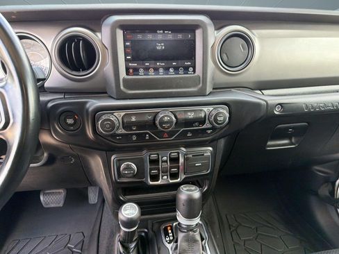 Used 2022 Jeep Wrangler Unlimited Sport AWD/4WD image 17