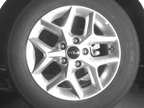 Used 2025 Kia Soul LX w/ LX Technology Package image 13