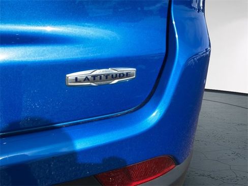 Used 2024 Jeep Compass Latitude image 23