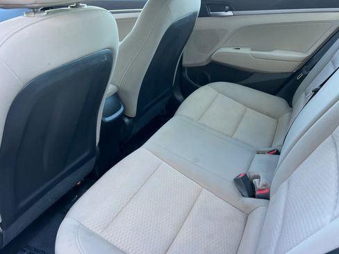 Used 2020 Hyundai Elantra SE FWD image 4