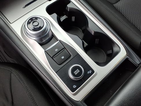 Used 2023 Ford Explorer XLT image 14