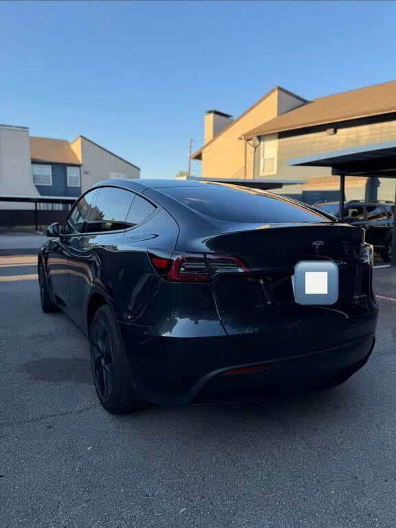 Used 2024 Tesla Model Y Long Range AWD/4WD image 2