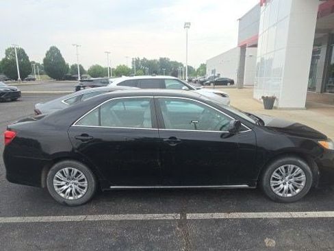 Used 2014 Toyota Camry LE FWD image 2