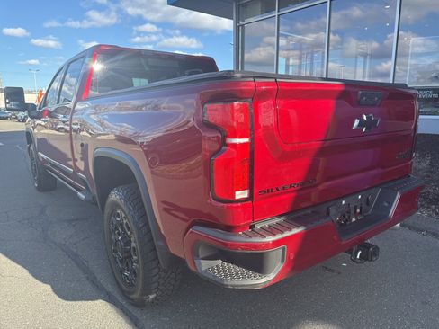Used 2024 Chevrolet Silverado 2500 High Country w/ High Country Premium Package AWD/4WD image 9