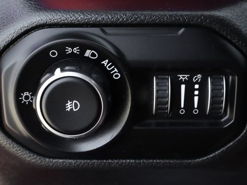 Used 2021 Jeep Wrangler Unlimited Rubicon AWD/4WD image 24