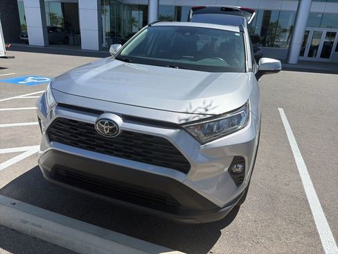 Used 2019 Toyota RAV4 XLE w/ Convenience Package AWD/4WD image 5