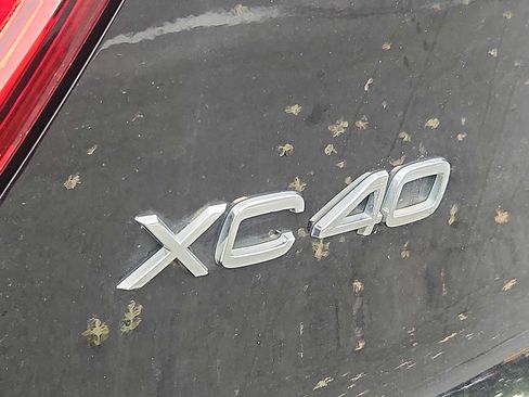 Used 2023 Volvo XC40 B5 Plus w/ Climate Package AWD/4WD image 3