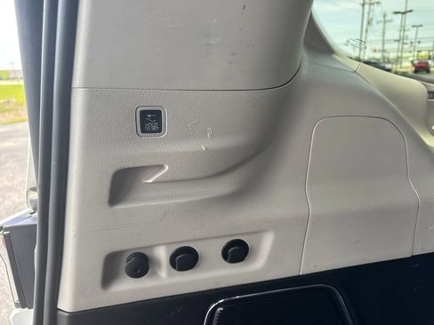 Used 2023 Jeep Wagoneer L Series II AWD/4WD image 14