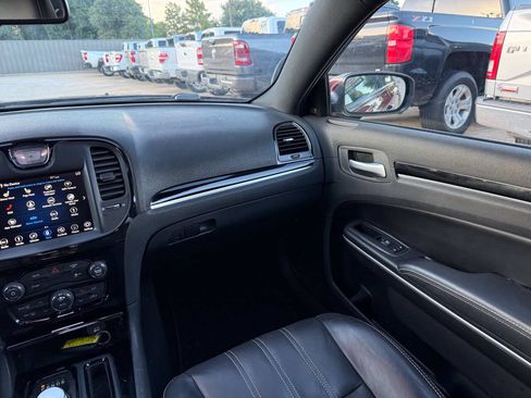 Used 2019 Chrysler 300 S RWD image 20
