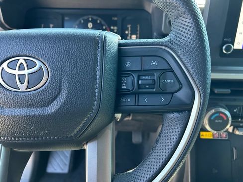 Used 2025 Toyota Tacoma SR5 AWD/4WD image 12