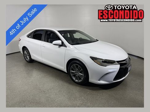 Used 2015 Toyota Camry SE FWD image 1