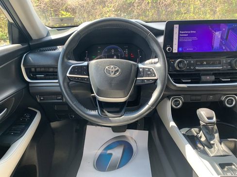 Used 2024 Toyota Grand Highlander XLE image 17