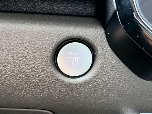 Certified 2026 Kia Carnival FWD image 33