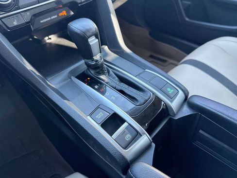 Used 2019 Honda Civic Touring image 31