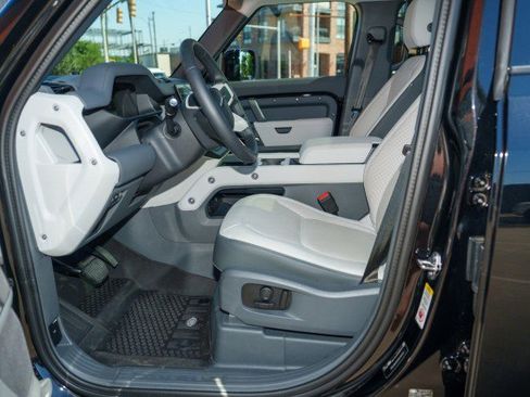 Used 2025 Land Rover Defender 110 S AWD/4WD image 9
