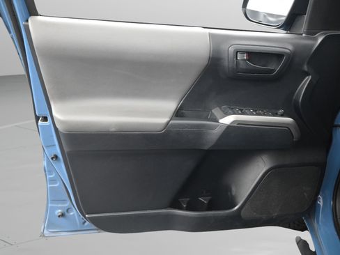 Used 2019 Toyota Tacoma SR5 image 32