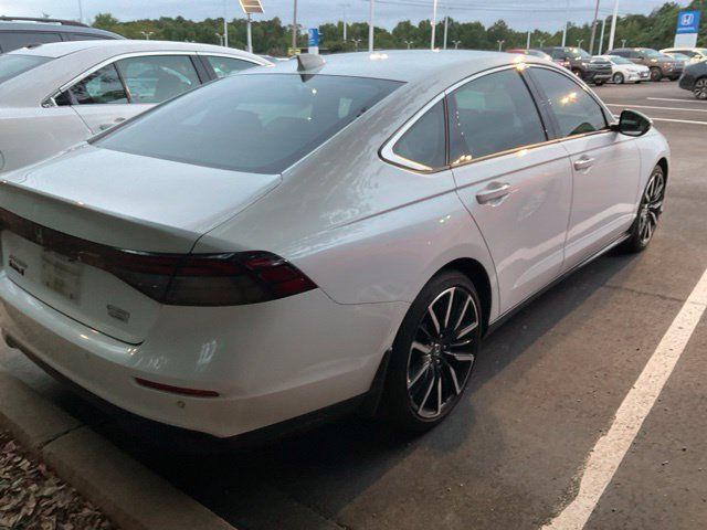 Used 2024 Honda Accord Touring image 7