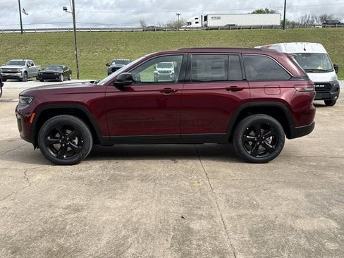 New 2026 Jeep Grand Cherokee Limited w/ Limited Altitude Package AWD/4WD image 9