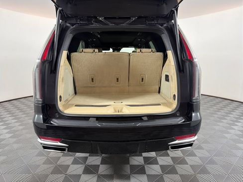 Used 2024 Cadillac Escalade Premium Luxury AWD/4WD image 27