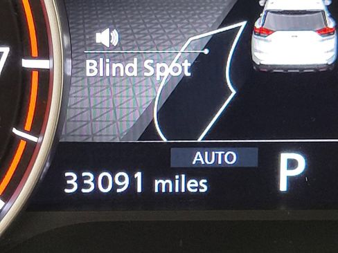 Used 2025 Nissan Rogue SV image 3