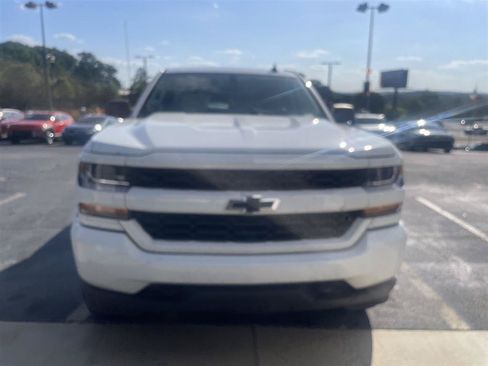 Used 2018 Chevrolet Silverado 1500 Custom w/ Custom Value Package RWD image 4