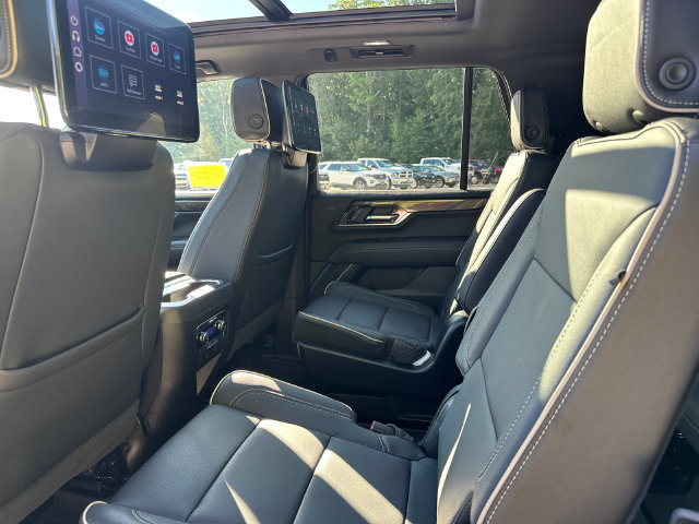 Used 2025 GMC Yukon Elevation w/ Elevation Premium Package AWD/4WD image 19