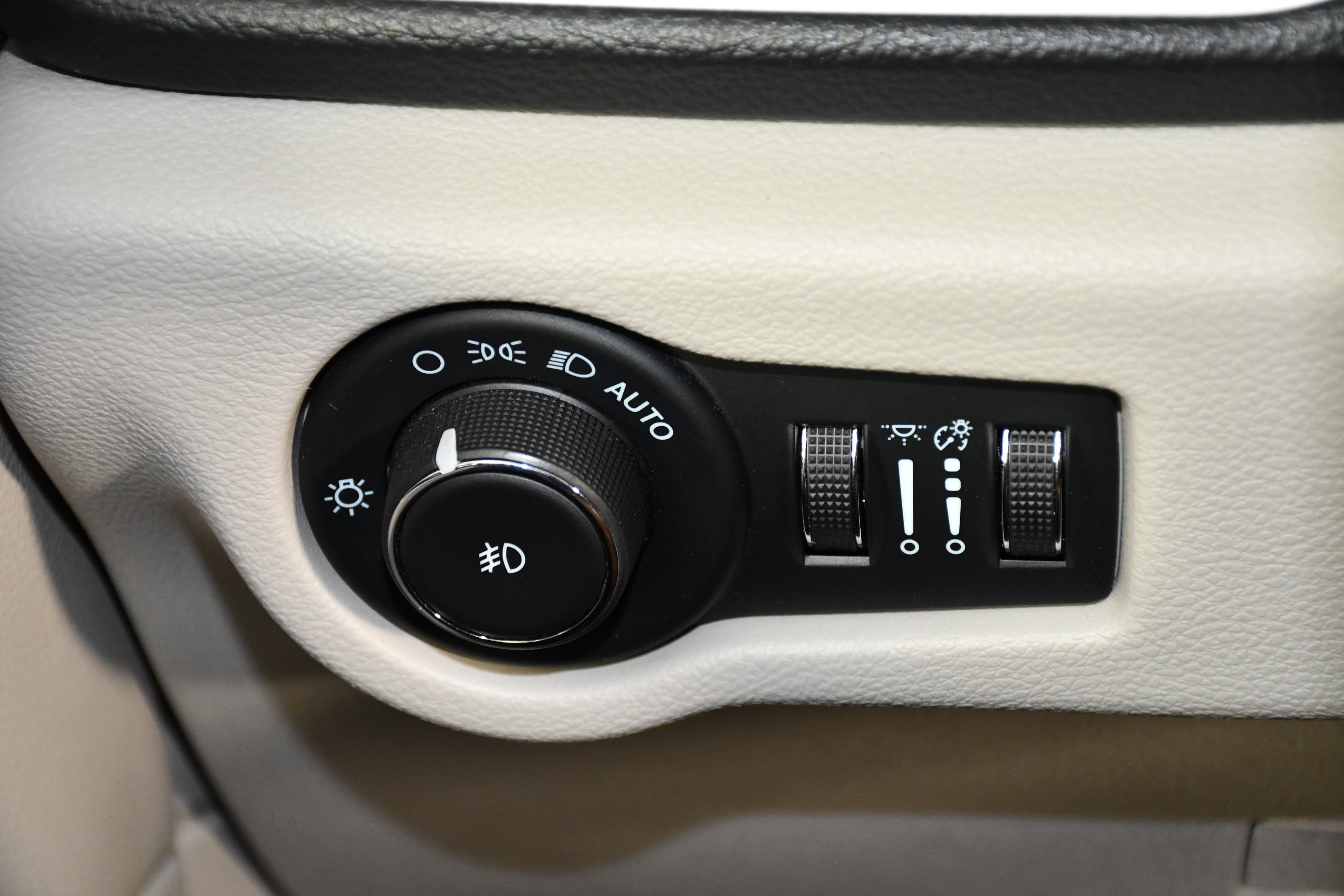 Used 2024 Chrysler Pacifica Limited FWD image 34