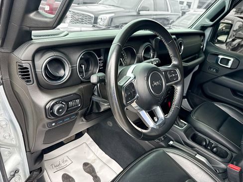 Used 2022 Jeep Wrangler Unlimited Sahara AWD/4WD image 10