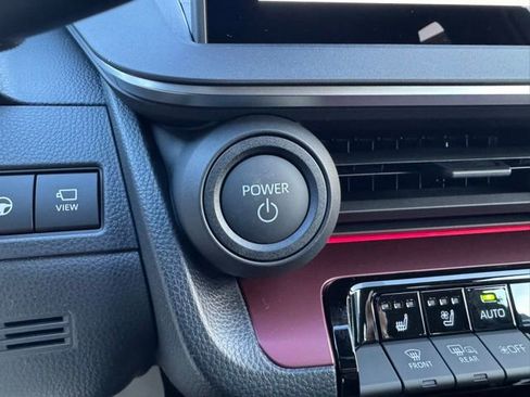 New 2026 Toyota Prius Plug-In Hybrid image 30