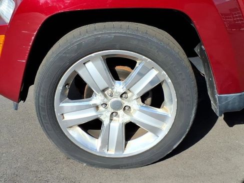 Used 2012 Jeep Liberty Limited Jet image 9