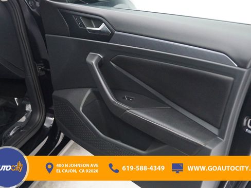 Used 2024 Volkswagen Jetta SE image 16