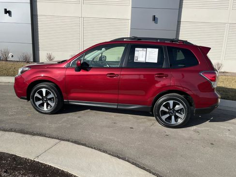 Used 2018 Subaru Forester 2.5i Premium w/ All-Weather Package image 8