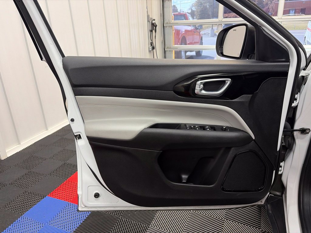 Used 2024 Jeep Compass Limited AWD/4WD image 10