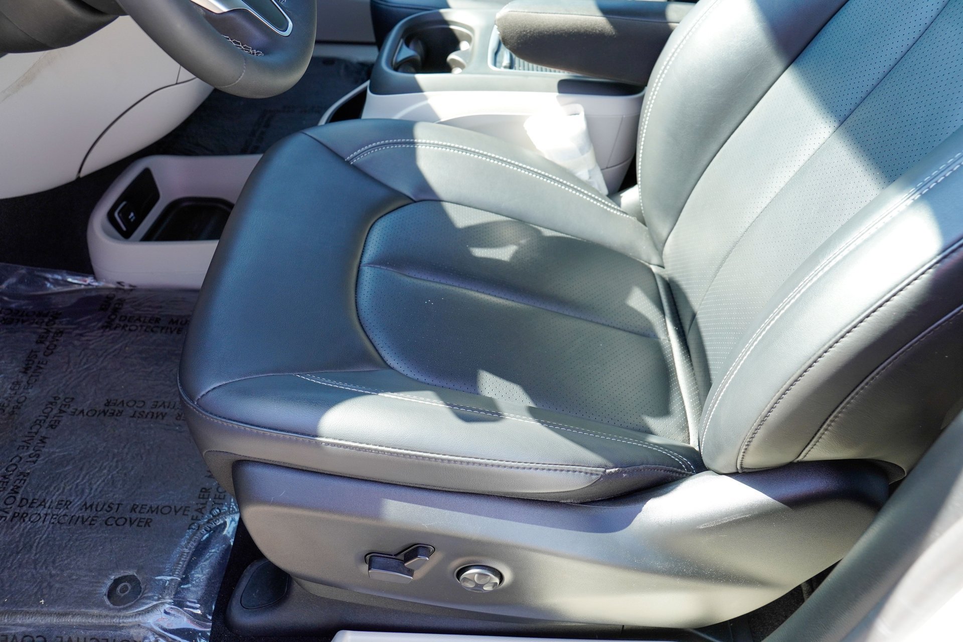 Used 2024 Chrysler Pacifica Limited FWD image 34