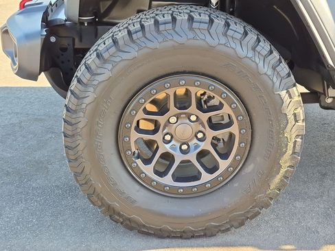 Used 2021 Jeep Wrangler Unlimited Rubicon w/ Xtreme Recon 35" Tire Package AWD/4WD image 27