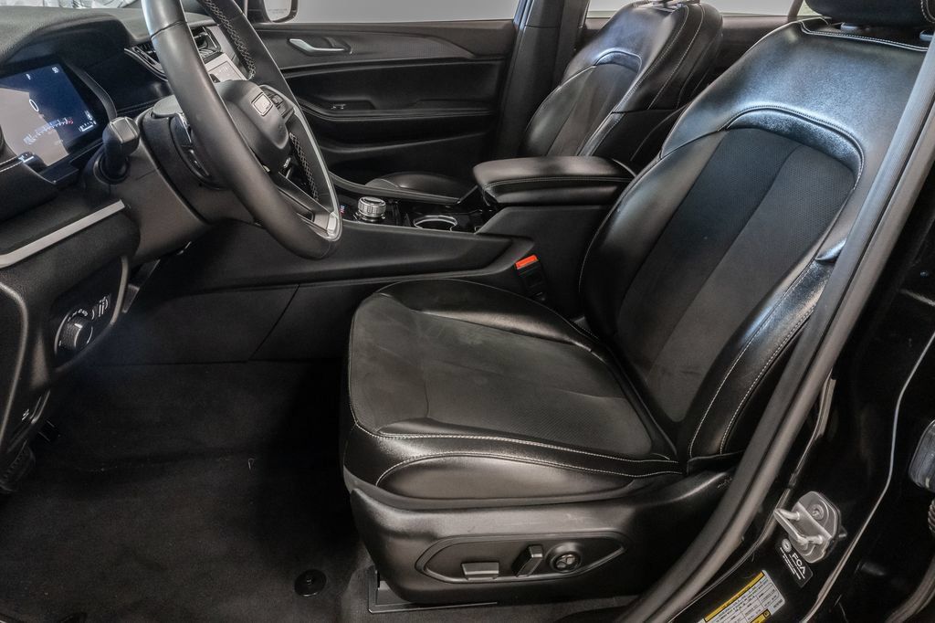 Used 2023 Jeep Grand Cherokee L Laredo AWD/4WD image 11