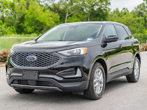 Used 2024 Ford Edge SEL image 3