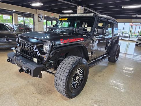 Used 2018 Jeep Wrangler Unlimited Sport AWD/4WD image 3