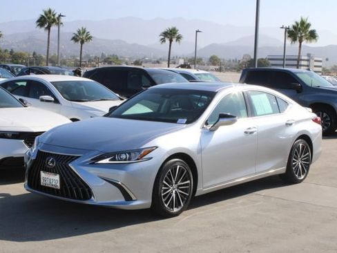 Certified 2025 Lexus ES 300h w/ Premium Package FWD image 3