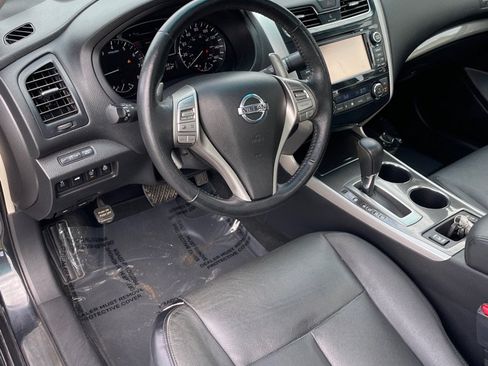 Used 2013 Nissan Altima 3.5 SL w/ Technology Pkg FWD image 9
